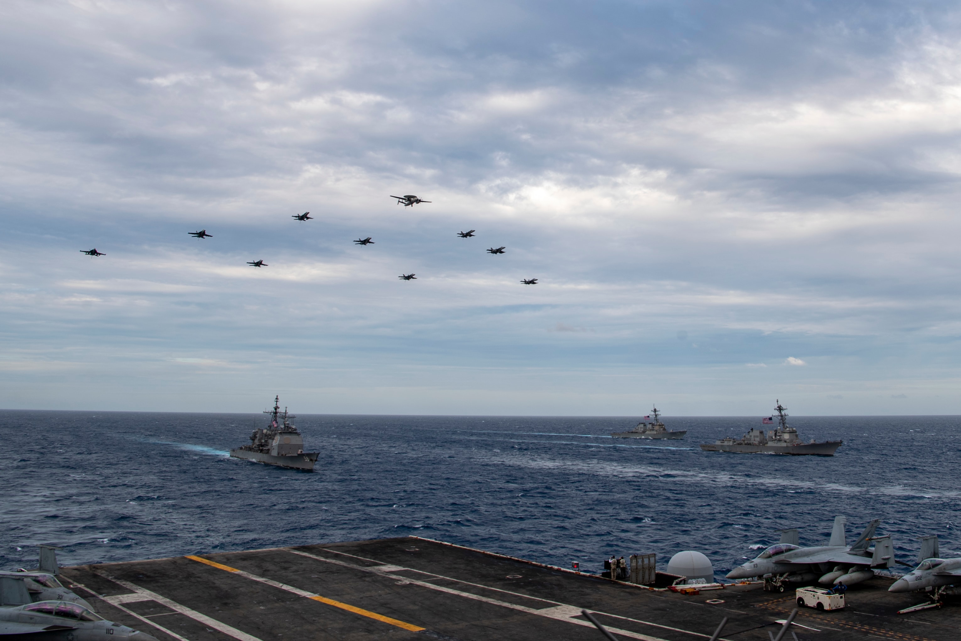 2 buques de guerra estadounidenses en el Mar del Sur de China acentúan la dureza de Joe Biden en Xi Jinping