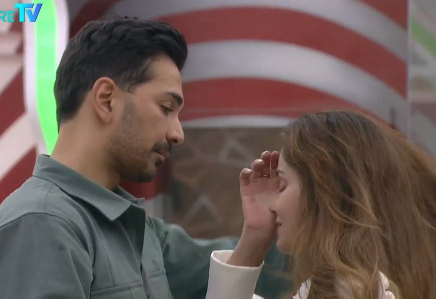 Rubina Dilaik cries as Abhinav Shukla consoles her. (Colors)