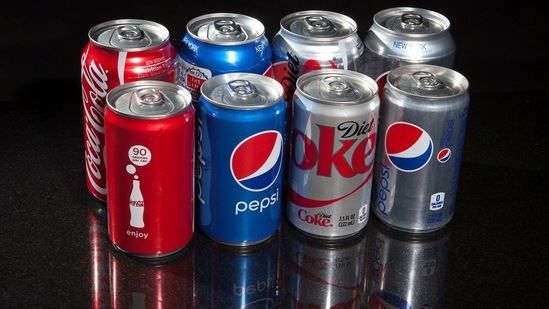 Regular and mini cans of Coke and Pepsi are pictured in this photo illustration in New York. (File Photo / REUTERS)