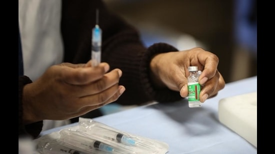 A single vial can be used for 10 beneficiaries, but has to be used within four hours of opening. (Sanchit Khanna/HT PHOTO) A single vial can be used for 10 beneficiaries, but has to be used within four hours of opening. (Sanchit Khanna/HT PHOTO)