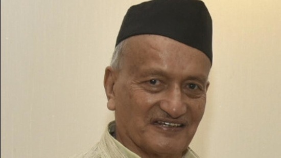 Governor Bhagat Singh Koshyari visited the Gondia Education Society’s Manoharbhai Patel Institute and felicitated meritorious students from Gondia and Bhandara districts on Tuesday. (HT Photo)