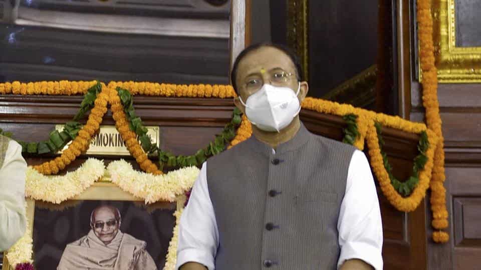 Minister V Muraleedharan asked Kerala govt to pay attention to the state’s Covid-19 situation rather than holding assembly sessions regarding the ongoing protests by farmers’ groups.(PTI)