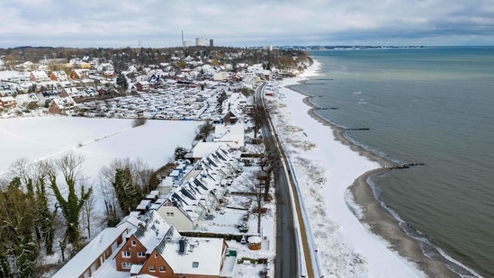 An aerial view shows the snow covered beach piazza at the beach of the city of Sierksdorf, Schleswig-Holstein, northern Germany on February 10,(Axel Heimken / AFP)