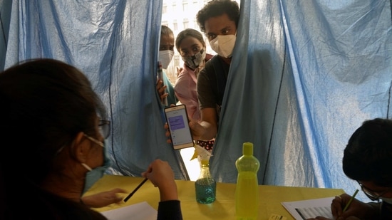 District administrations are now focussing on vaccinating as many health care workers as possible before the February 20 deadline, when the data for the first category of the beneficiaries will be frozen.(ANI file photo) District administrations are now focussing on vaccinating as many health care workers as possible before the February 20 deadline, when the data for the first category of the beneficiaries will be frozen.(ANI file photo)