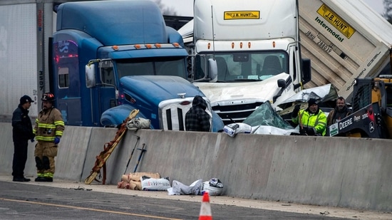 6 killed in 130-vehicle pileup on icy Texas interstate | World News ...