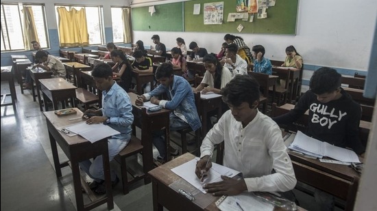 According to the survey, 83% students in Mumbai, Thane and Navi Mumbai want internal evaluations to form 50% of the weightage of the total board exams scores. (HT FILE) According to the survey, 83% students in Mumbai, Thane and Navi Mumbai want internal evaluations to form 50% of the weightage of the total board exams scores. (HT FILE)