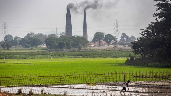 Brick kilns are a major source of air pollution in Bihar, claim officials.(AP Photo) Brick kilns are a major source of air pollution in Bihar, claim officials.(AP Photo)