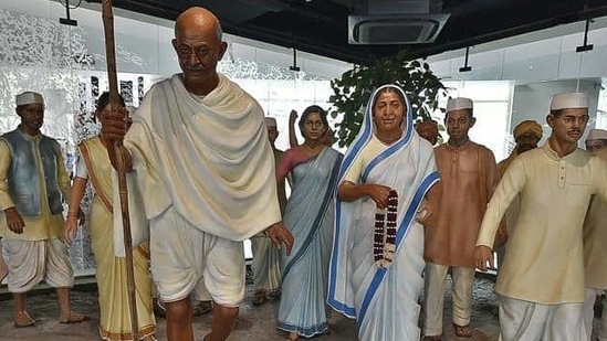 Mahatma Gandhi’s Dandi March, an act of civil disobedience in colonial India, is portrayed at the Rashtrapati Bhavan Museum in New Delhi. One of the virtual reality experiences at the museum will take the visitors to 1931 and join Mahatma Gandhi as he comes out of the Viceregal House after signing the Gandhi–Irwin Pact. (Raj K Raj/HT Photo) 