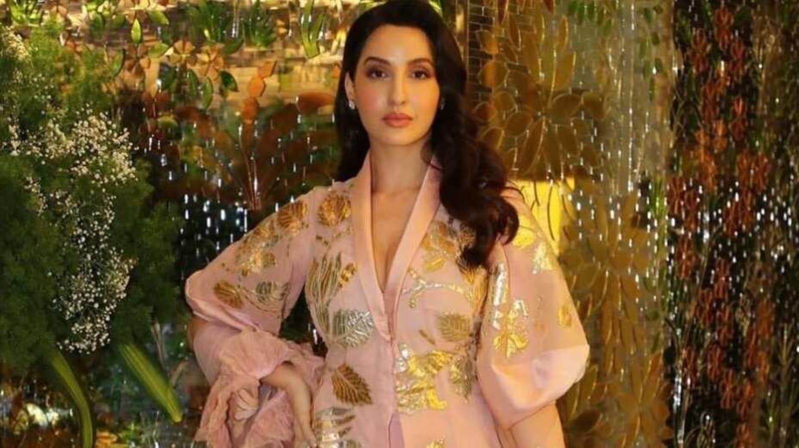 Nora Fatehi's Rs 10 Lakh Hermes Birkin Handbag Adds Colour To Her Bright  Bodycon Dress In Toronto, Canada