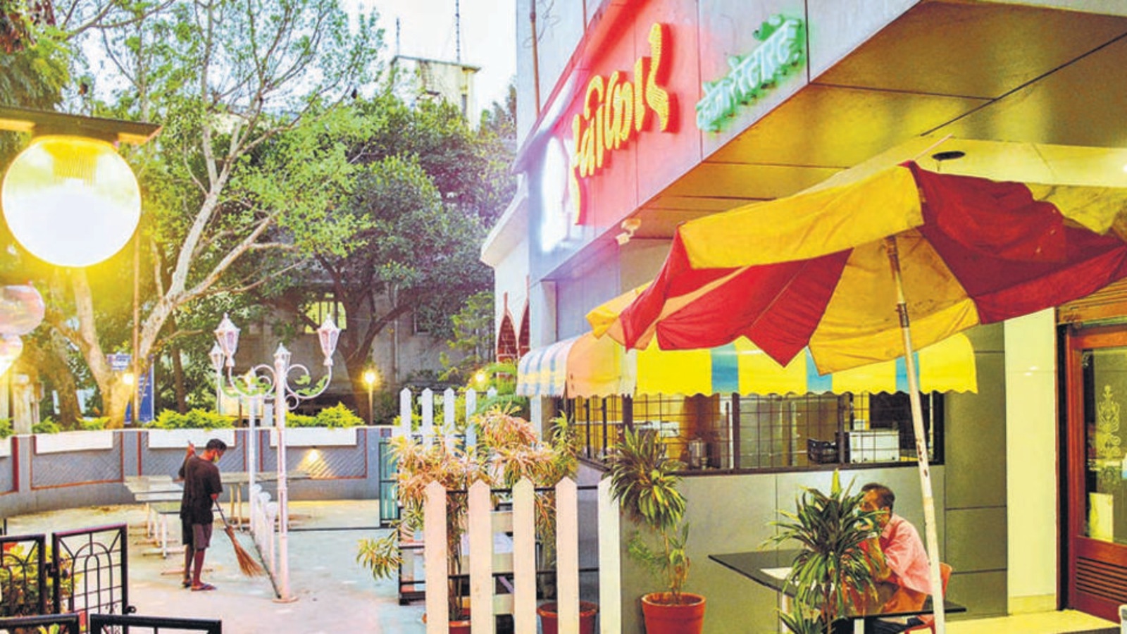 Restaurants, bars can remain open till 1am in Pune Hindustan Times