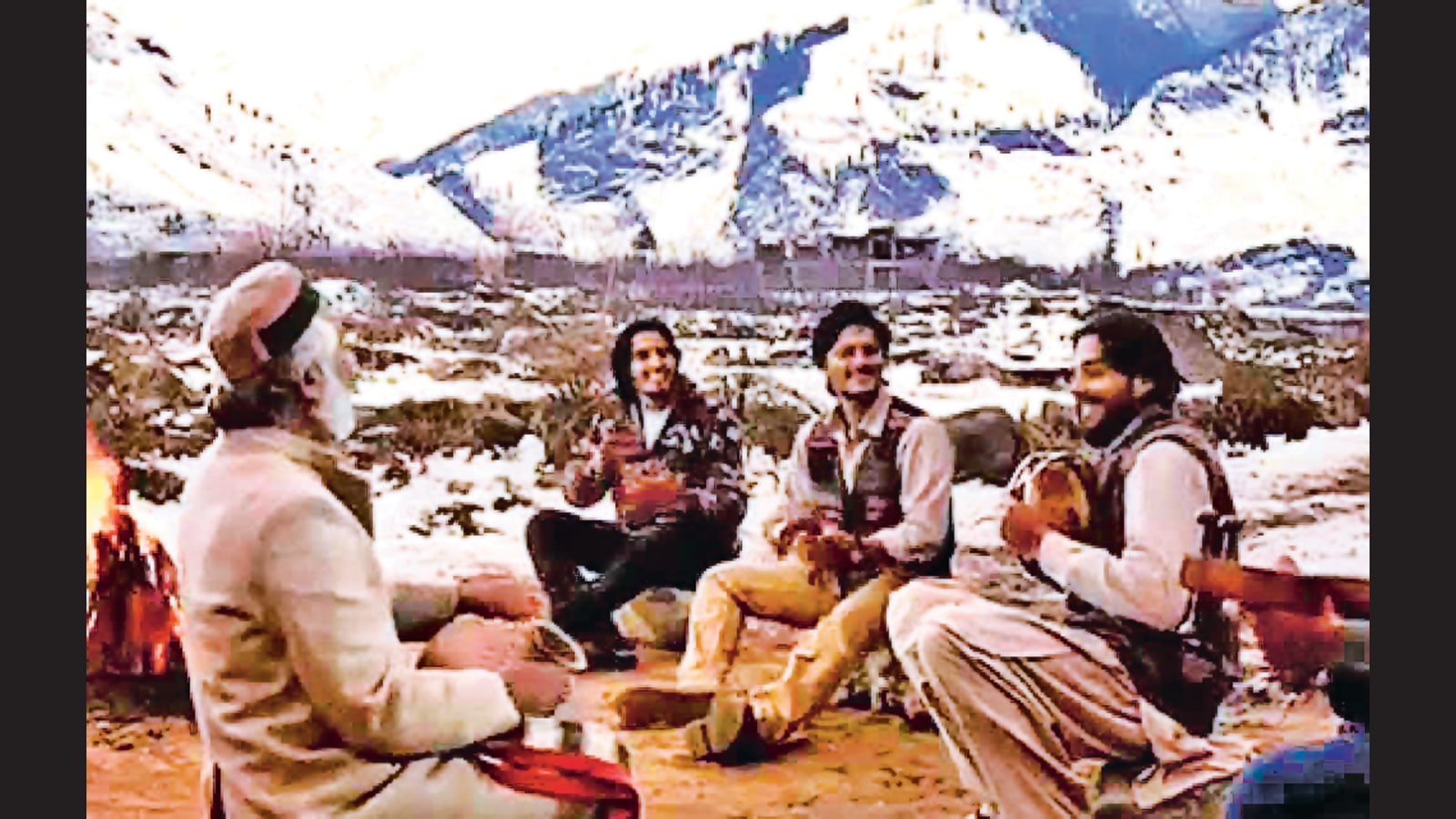 Maachis VCD Cast: Chandrachur Singh, Tabu Director: Gulzar Language: Hindi:  Amazon.in: Movies & TV Shows