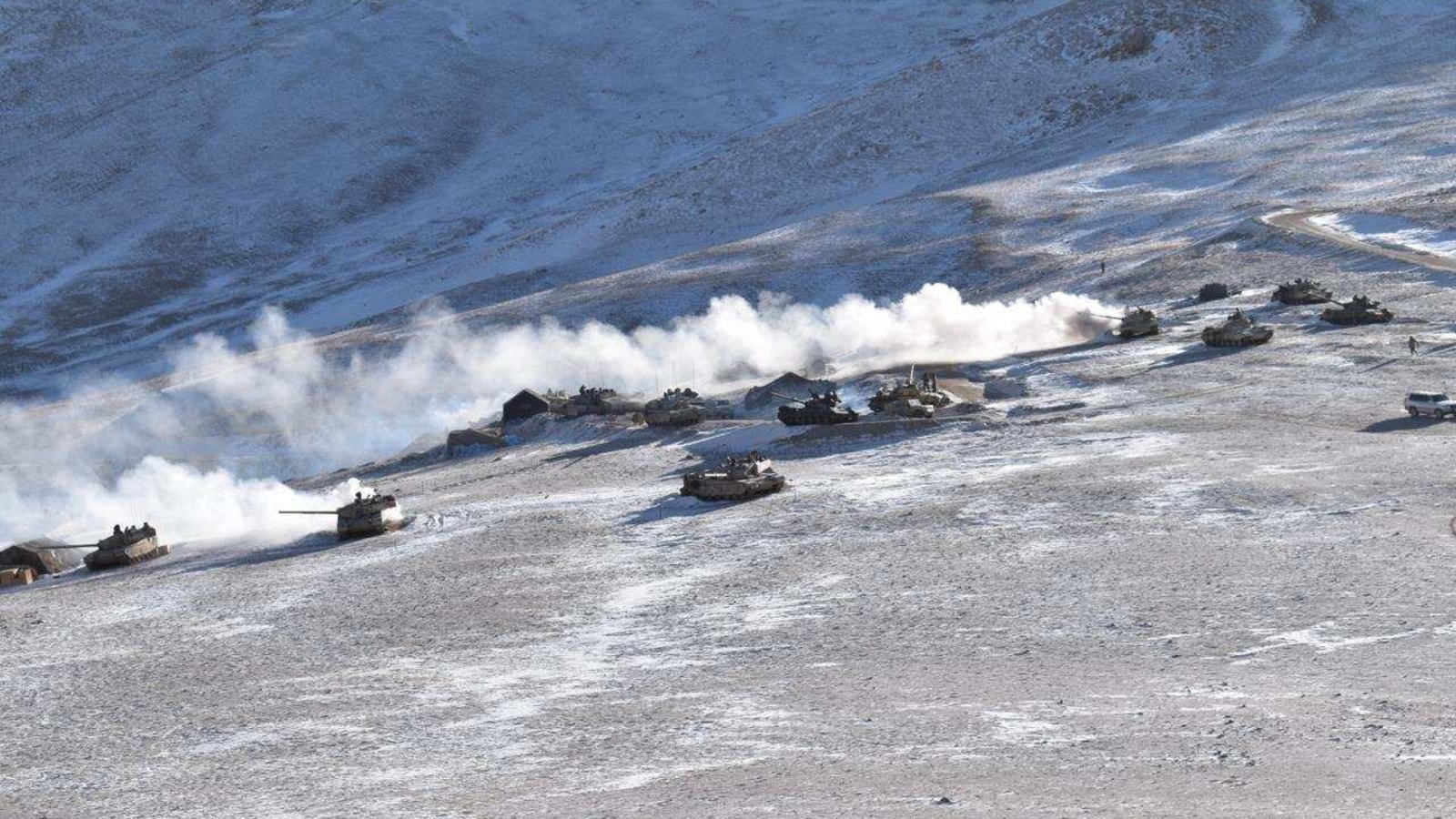 China Surprises India With Its Speed Moves Out 0 Tanks From Pangong Tso Latest News India Hindustan Times