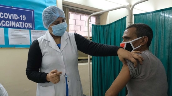 A health worker administers a dose of Covaxin against the coronavirus disease at Sanjeevan Hospital in Daryaganj in New Delhi. (Bloomberg) A health worker administers a dose of Covaxin against the coronavirus disease at Sanjeevan Hospital in Daryaganj in New Delhi. (Bloomberg)