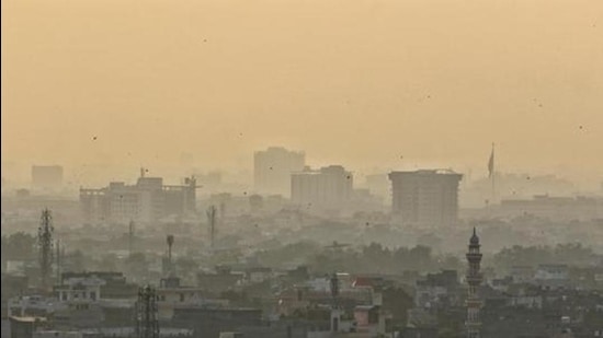 View of a neighbourhood shrouded in fog, in Jaipur, Rajasthan. (File photo)