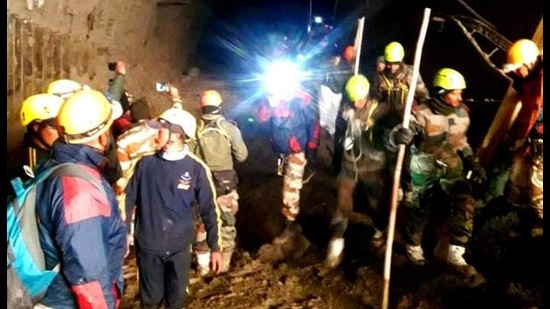 Rescue workers in the tunnel in a bid to rescue 35 workers trapped inside. (HT photo)