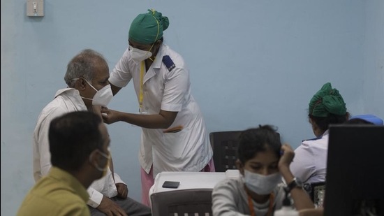 A Covid-19 vaccine shot being administered at Rajawadi Hospital in Mumbai, on February 7. (Pratik Chorge/HT Photo)
