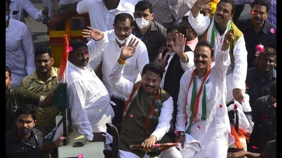 Newly appointed president of Maharashtra Congress Pradesh Committee Nana Patole (centre), heads a tractor rally in Marine Drive, on Friday, February 12, 2021. (Anshuman Poyrekar/HT Photo)