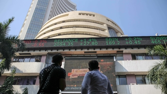 Despite the sell-off by equity funds in January, RIL remains one of the top 10 holdings by almost all mutual fund houses.(Bloomberg ) Despite the sell-off by equity funds in January, RIL remains one of the top 10 holdings by almost all mutual fund houses.(Bloomberg )