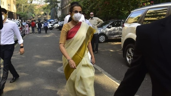 Former MD and CEO of ICICI Bank, Chanda Kochhar, reaches Mumbai sessions court. She appeared before the special PMLA court on Friday in connection with the money laundering case in Mumbai. (Anshuman Poyrekar/HT Photo) Former MD and CEO of ICICI Bank, Chanda Kochhar, reaches Mumbai sessions court. She appeared before the special PMLA court on Friday in connection with the money laundering case in Mumbai. (Anshuman Poyrekar/HT Photo)
