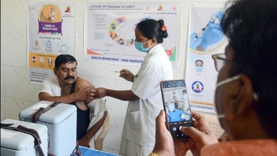 At least 65,000 frontline workers have registered for vaccination. (Shankar Narayan/HT PHOTO) At least 65,000 frontline workers have registered for vaccination. (Shankar Narayan/HT PHOTO)