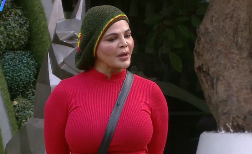 Rakhi kept crying and saying that she needed to go to the season finale. (Colors)