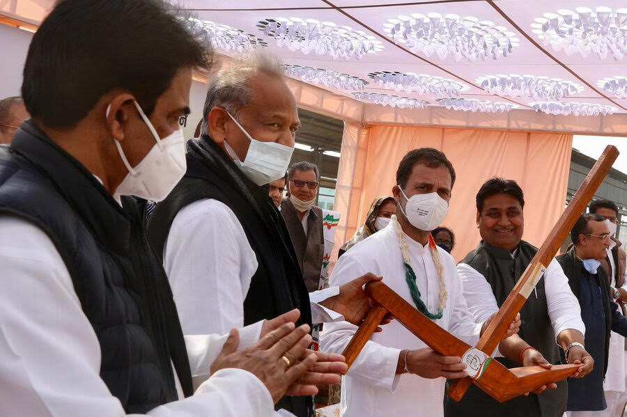 Rahul Gandhi at kisan mahapanchayat in Rajasthan. (HT Photo) Rahul Gandhi at kisan mahapanchayat in Rajasthan. (HT Photo)