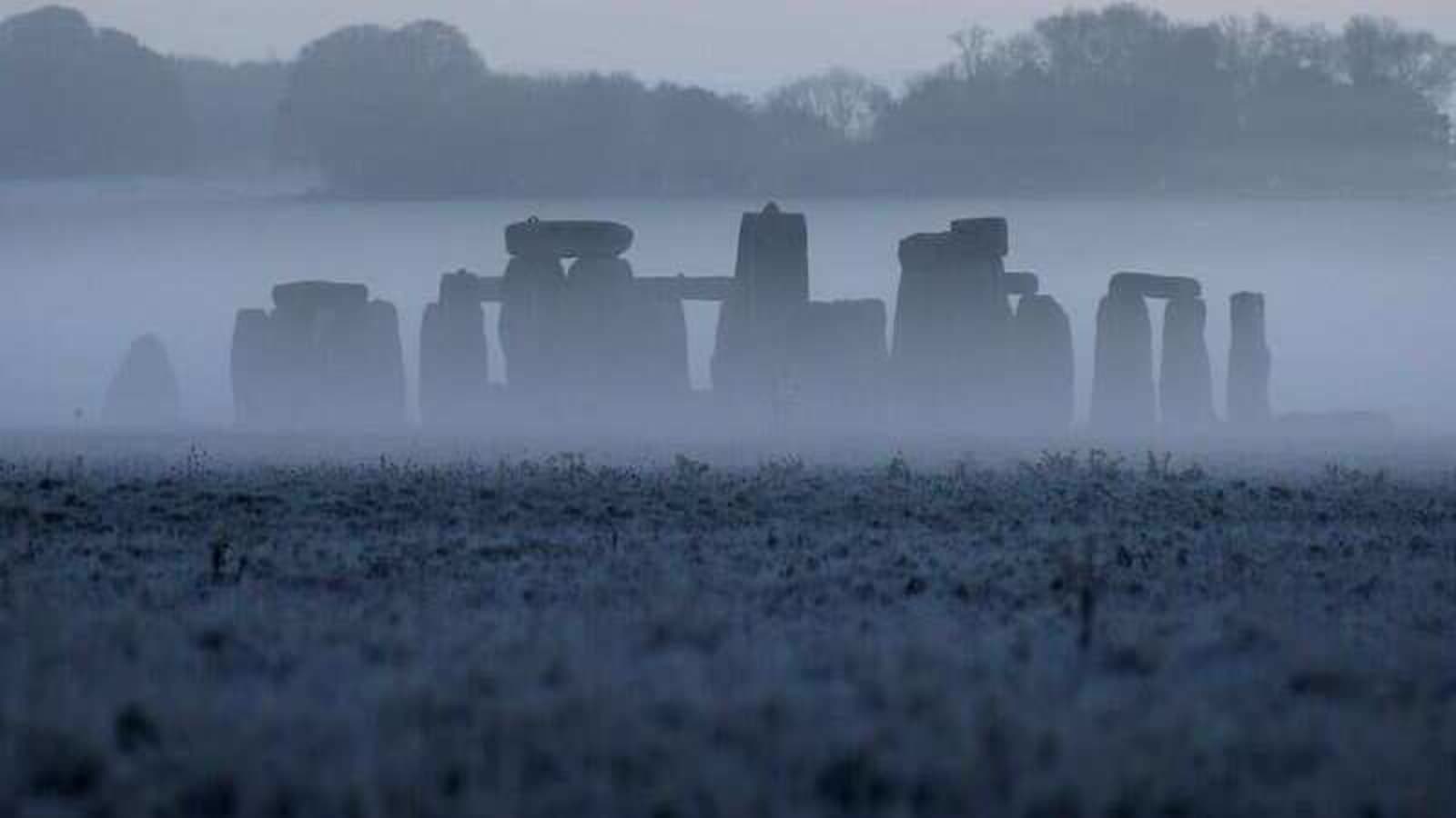 Stonehenge: Did ancient 'machine' move stones from Wales? - BBC News