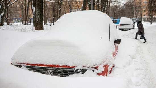 Snow Apocalypse Blankets Frozen Moscow World News Hindustan Times
