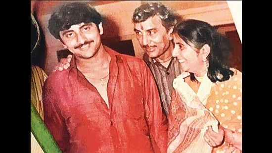 Seeking the blessings of his parents, Darshan and Sheila, before launching Lootere (1993), his first film Seeking the blessings of his parents, Darshan and Sheila, before launching Lootere (1993), his first film