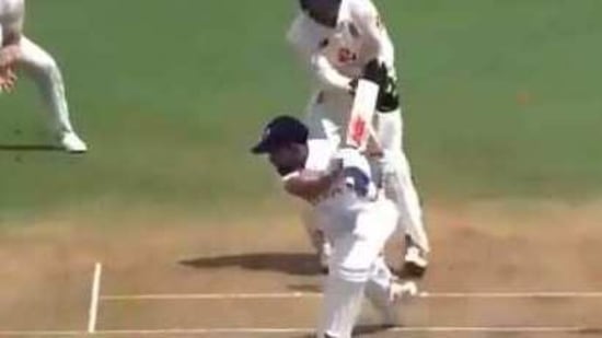 Screengrab of Kohli getting bowled by Moeen Ali in first innings of 2nd Test against England in Chennai.(Twitter)