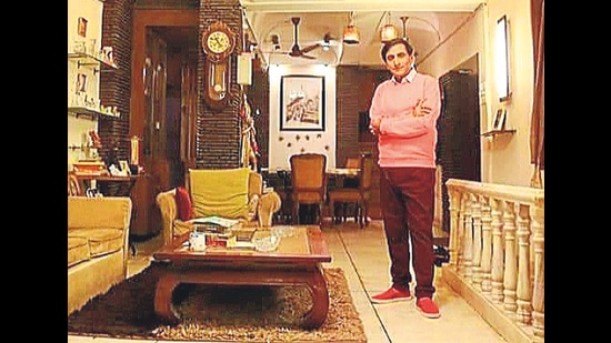 Dharmesh all dressed up for his birthday at his Pali Hill bungalow, in Mumbai Dharmesh all dressed up for his birthday at his Pali Hill bungalow, in Mumbai