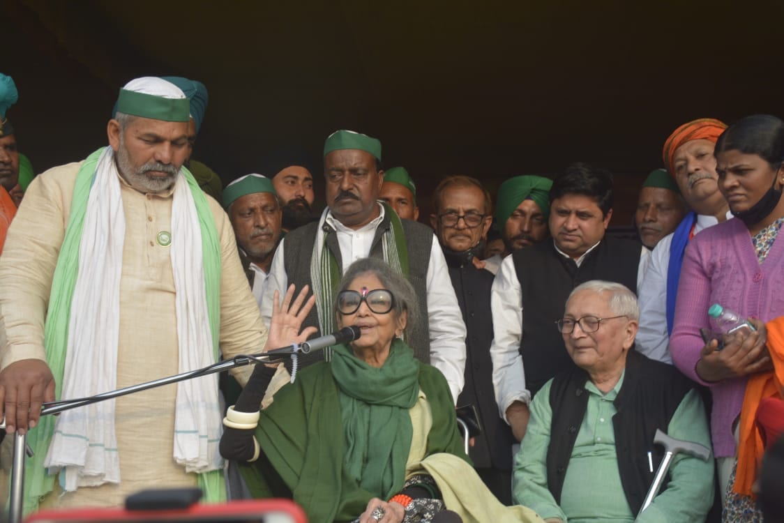 Tara Gandhi Bhattacharya speaking to the farmers. (Sakib Ali/HT Photo) Tara Gandhi Bhattacharya speaking to the farmers. (Sakib Ali/HT Photo)