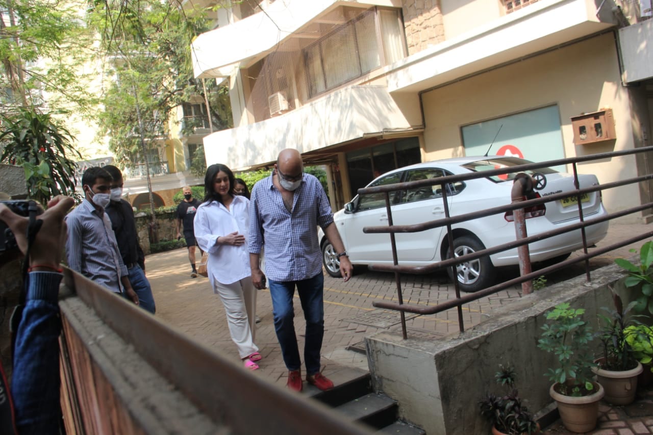 Kareena Kapoor steps out in the city. Kareena Kapoor steps out in the city.