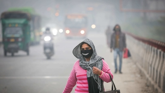 Greater Noida, which was also among the three top polluted cities, registered an AQI of 402 (‘severe’). The three cities on Sunday were the only ones among the 126 cities on the CPCB bulletin to record AQI under ‘severe’ category, CPCB said.(Sanchit Khanna / HT Photo) Greater Noida, which was also among the three top polluted cities, registered an AQI of 402 (‘severe’). The three cities on Sunday were the only ones among the 126 cities on the CPCB bulletin to record AQI under ‘severe’ category, CPCB said.(Sanchit Khanna / HT Photo)