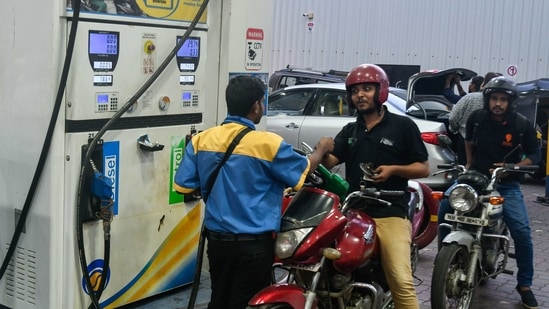 Petrol and diesel prices vary from state to state, due to various taxes levied by the central government and the state government concerned. (HT Photo) Petrol and diesel prices vary from state to state, due to various taxes levied by the central government and the state government concerned. (HT Photo)