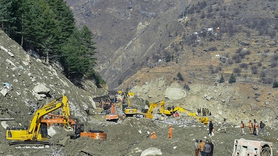 Chamoli: ITBP personnel carry out rescue and restoration work at Raini village, a week after glacier burst on Feb. 7 in Joshimath triggered a flash flood, in Chamoli district of Uttarakhand, Sunday, Feb. 14, 2021. (PTI Photo/Arun Sharma)(PTI02_14_2021_000214B) (PTI)