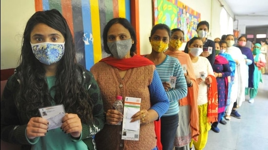 Voters lined up outside a polling station in Mohali on Sunday. (Keshav Singh/HT)