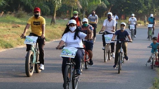 Preetesh Patel the organiser of the rally said that besides appealing to the people about the value of a vote, the event aims to encourage people to stay fit following social distancing norms. "The 6 km rally starts from Akota Bridge and ends at Alkapuri," he added. (Representative Image) (Keshav Singh/HT)