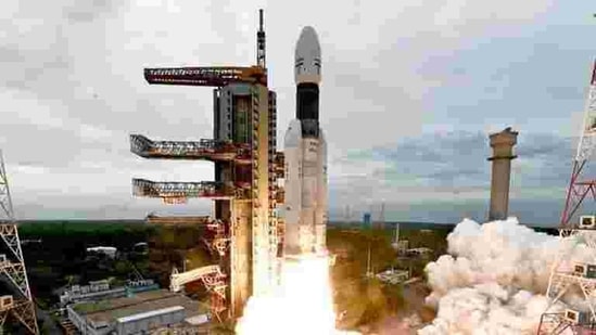 Image result for image of modi and ghgvat geeta with isro
