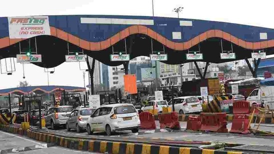 The sticker of FASTag is stuck at the windshield of the car and deploys Radio-Frequency Identification (RFID) technology to collect tolls.. (Vipin Kumar /HT PHOTO) The sticker of FASTag is stuck at the windshield of the car and deploys Radio-Frequency Identification (RFID) technology to collect tolls.. (Vipin Kumar /HT PHOTO)