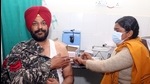 A Punjab cop getting a jab in Bathinda on Monday. (Sanjeev Kumar/HT) A Punjab cop getting a jab in Bathinda on Monday. (Sanjeev Kumar/HT)