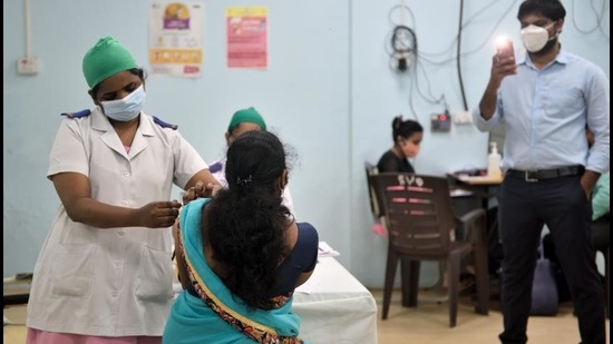 A Covid-19 vaccine shot being administered to a beneficiary at Rajawadi Hospital in Mumbai on February 12. (Satish Bate/HT photo) A Covid-19 vaccine shot being administered to a beneficiary at Rajawadi Hospital in Mumbai on February 12. (Satish Bate/HT photo)