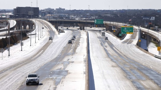 Traffic moves along Interstate 30 after a snow storm February 15, 2021 in Fort Worth, Texas.(AP)