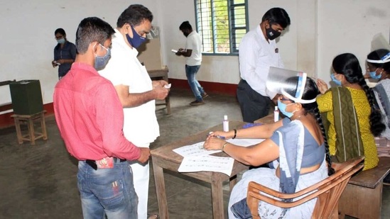 The election process for these urban local bodies had actually begun in March 2020, but the SEC had to postpone them indefinitely due to imposition of the nationwide lockdown on account of the Coronavirus pandemic. (FILE PHOTO). The election process for these urban local bodies had actually begun in March 2020, but the SEC had to postpone them indefinitely due to imposition of the nationwide lockdown on account of the Coronavirus pandemic. (FILE PHOTO).
