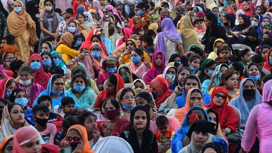 A large gathering of women during a mass marriage event in Mumbai on February 14. The population in Mumbai that was far unexposed to the virus could be getting affected. Dr Joshi suggested that areas should be re-looked at and put on “red alert,” HT reported.(Indraneel Mukherjee / AFP)