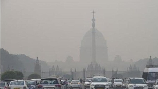 Vehicles ply amid a dense layer of smog at Rajpath, in New Delhi. The AQI in the national Capital has stayed in the very poor category despite improving slightly. (File photo) Vehicles ply amid a dense layer of smog at Rajpath, in New Delhi. The AQI in the national Capital has stayed in the very poor category despite improving slightly. (File photo)