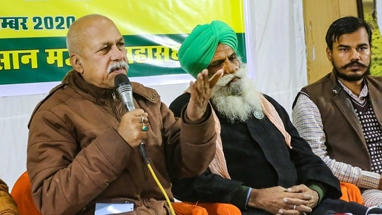 Bharatiya Kisan Mazdoor Mahasangh President Shiv Kumar Sharma (2L) along with farmers leader Jagjit Singh Dallewal (2R) during a press conference, in Bhopal. (PTI Photo) Bharatiya Kisan Mazdoor Mahasangh President Shiv Kumar Sharma (2L) along with farmers leader Jagjit Singh Dallewal (2R) during a press conference, in Bhopal. (PTI Photo)