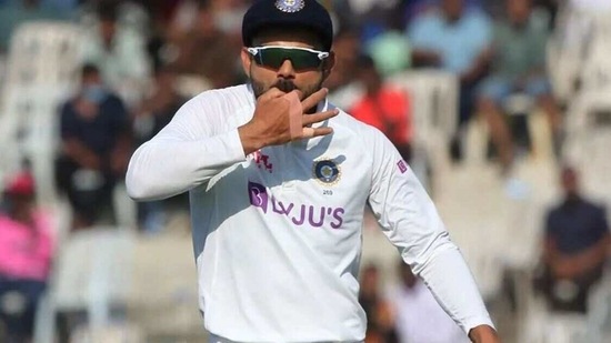 Indian captain Virat Kohli encourages the crowd to cheer louder during the third day of second India vs England Test in Chennai (Twitter)