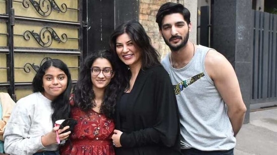 Sushmita Sen and Rohman Shawl with her daughter Renee and Alisah.