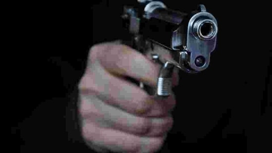 The robbers held the driver and the conductor at gunpoint during the robbery.(Getty Images/iStockphoto)